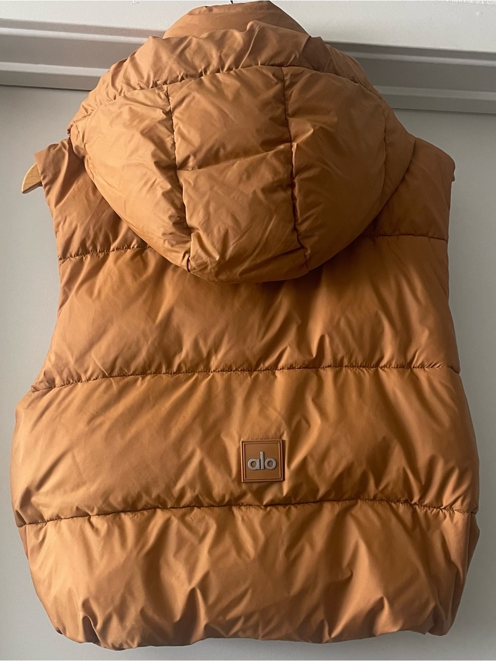 ALO YOGA Gold Rush Hooded
Puffer Vest - Toffee - Picture 5 of 12